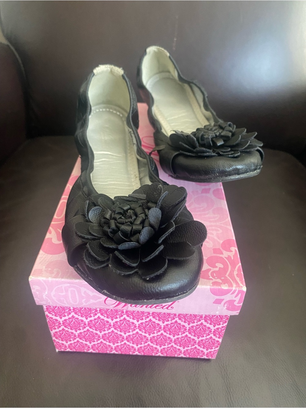 Wanted Black Floral Applique Round-Toe Ballet Flats
